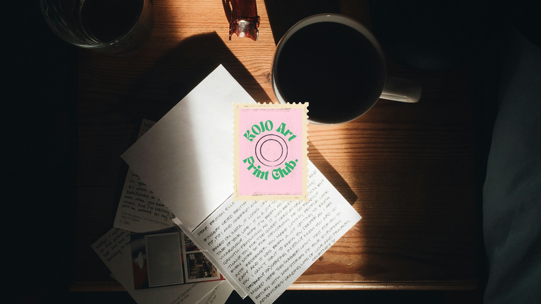 KOJO Art Print Club limited edition prints met handtekening en nummerering, gepresenteerd in een stijlvolle envelop met vintage postzegels