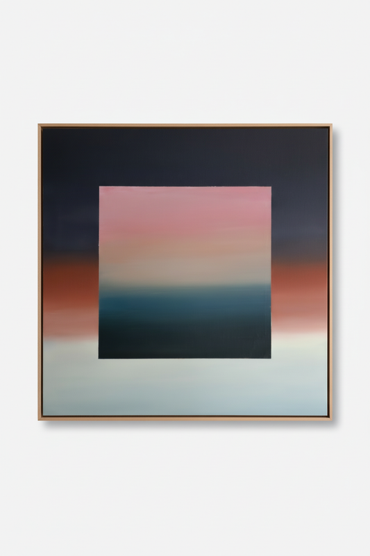 Myth met extra dunne natuurhout lijst op lichte achtergrond